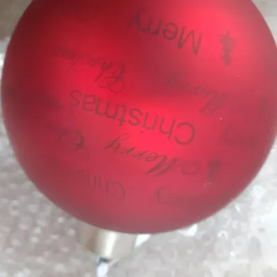 ΓΥΑΛΙΝΗ ΜΠΑΛΑ ΚΟΚΚΙΝΟ ΓΥΑΛΙΣΤΕΡΟ ΜΕ LED 10ΕΚ MERRY CHRISTMAS